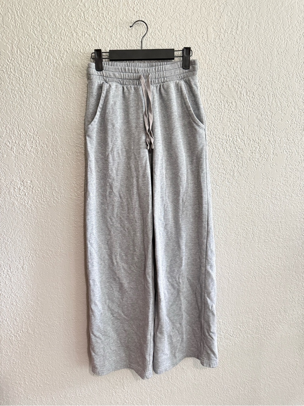 Colsie Light Gray Wide-Leg Sweatpants with Drawstring